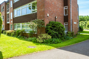 GROUND FLOOR FRONT LOCATION- click for photo gallery